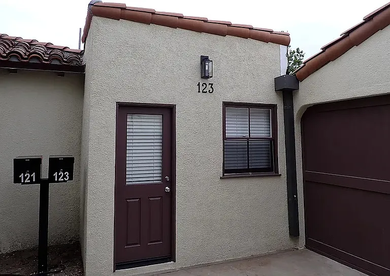 123 N Waverly St — Photo 1