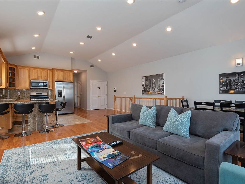 1st image of 65 Graham St #2