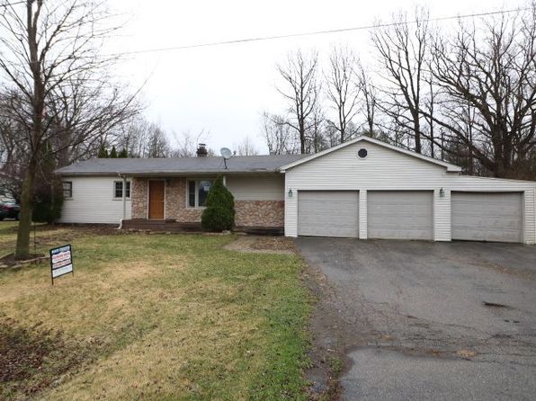 2163 Bramblewood Dr, Burton, MI 48519