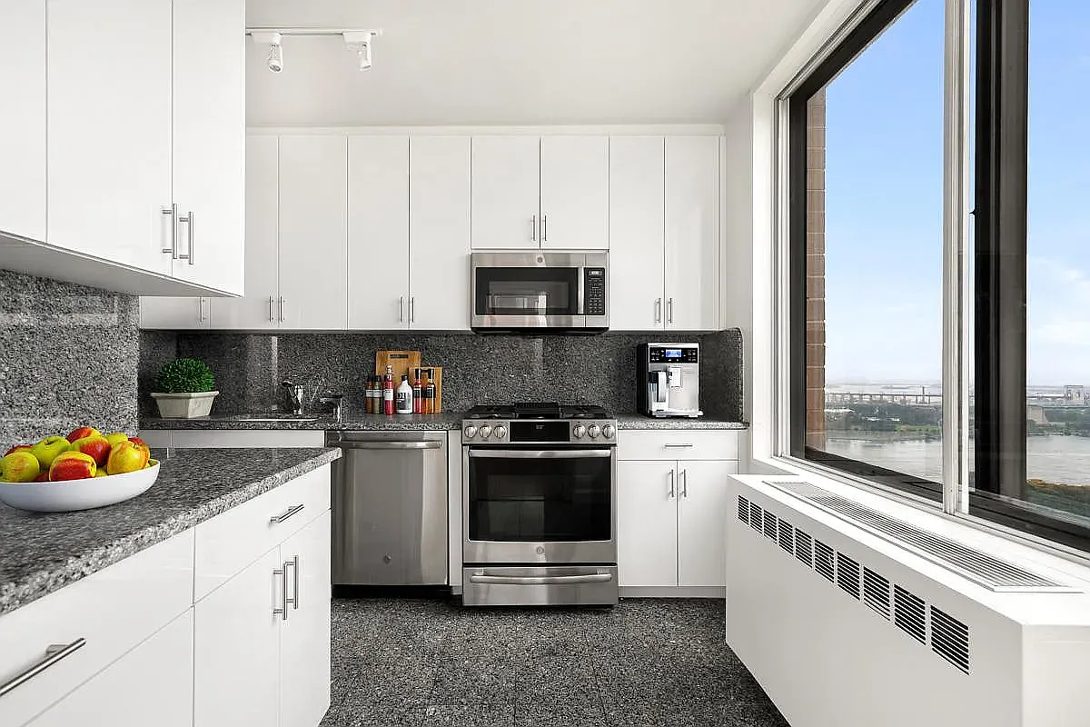 1755 York Avenue — Photo 3