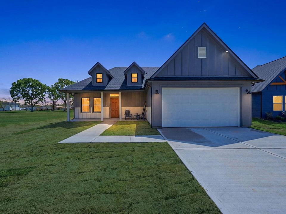 1st image of 612 Austin St