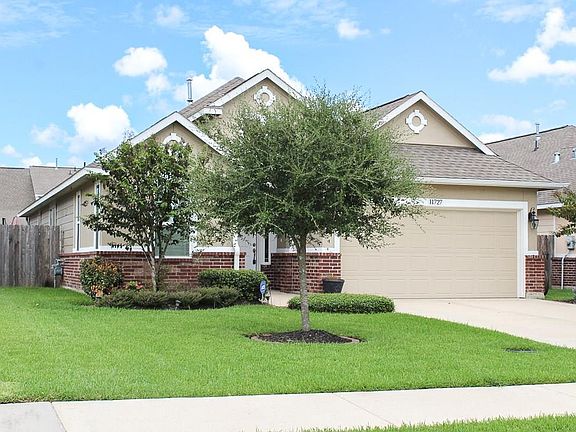 3rd image of 11727 Diamond Ct