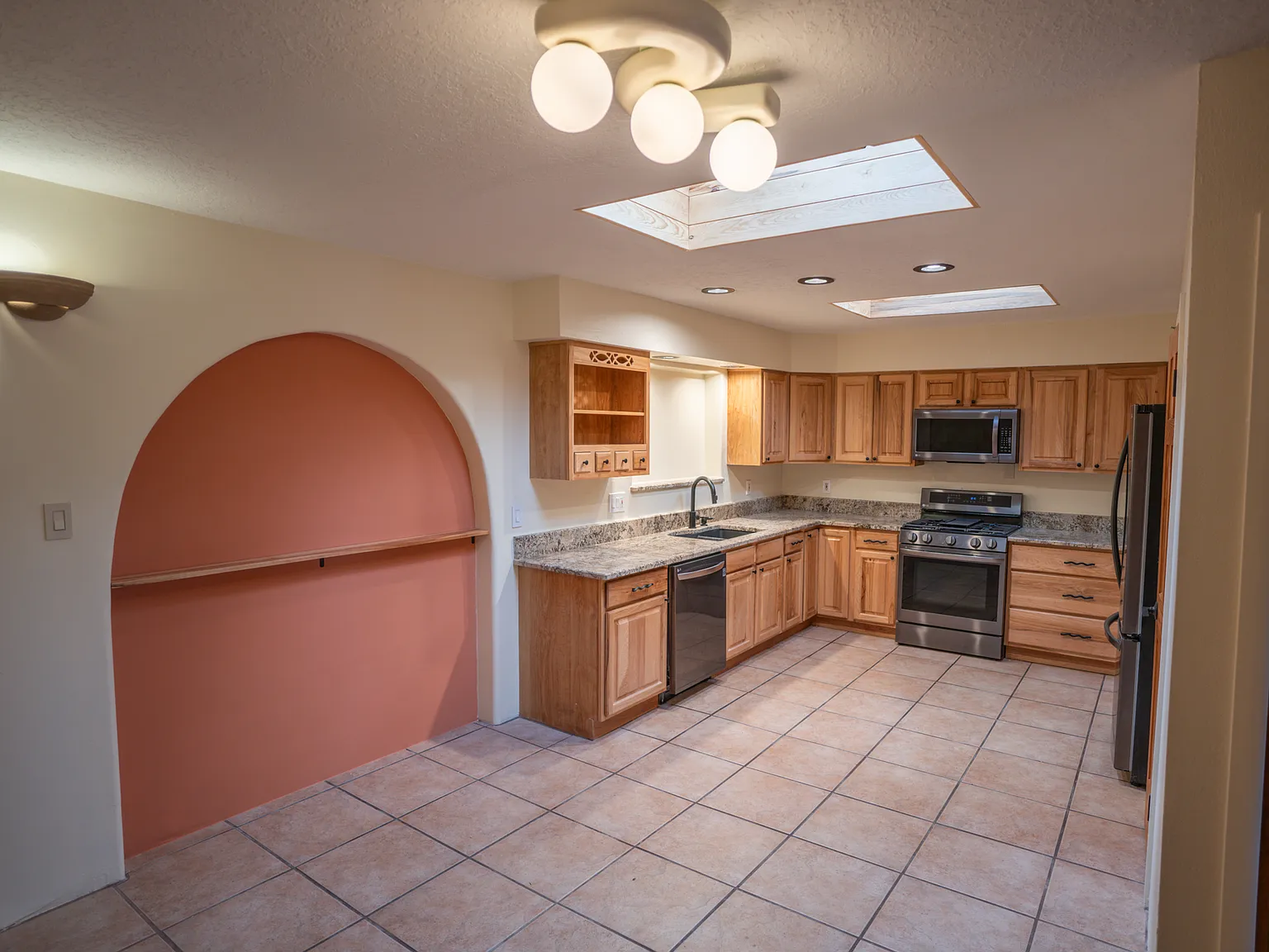 3 bed, 1390 sqft, $2,700 — Photo 1