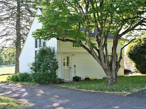 3rd image of 72 Tolland Grn