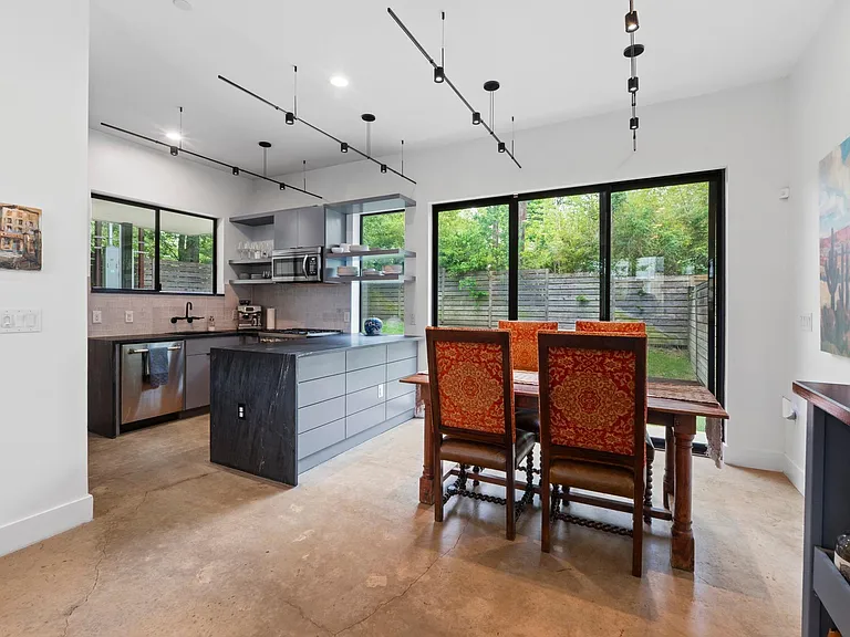 303 Woodward St #32 — Photo 9