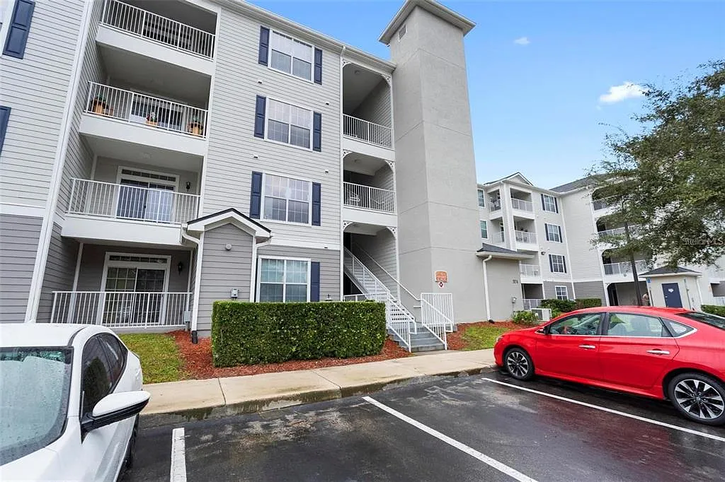 3 bed, 2.0 bath, 1269 sqft, $2,200 — Photo 1