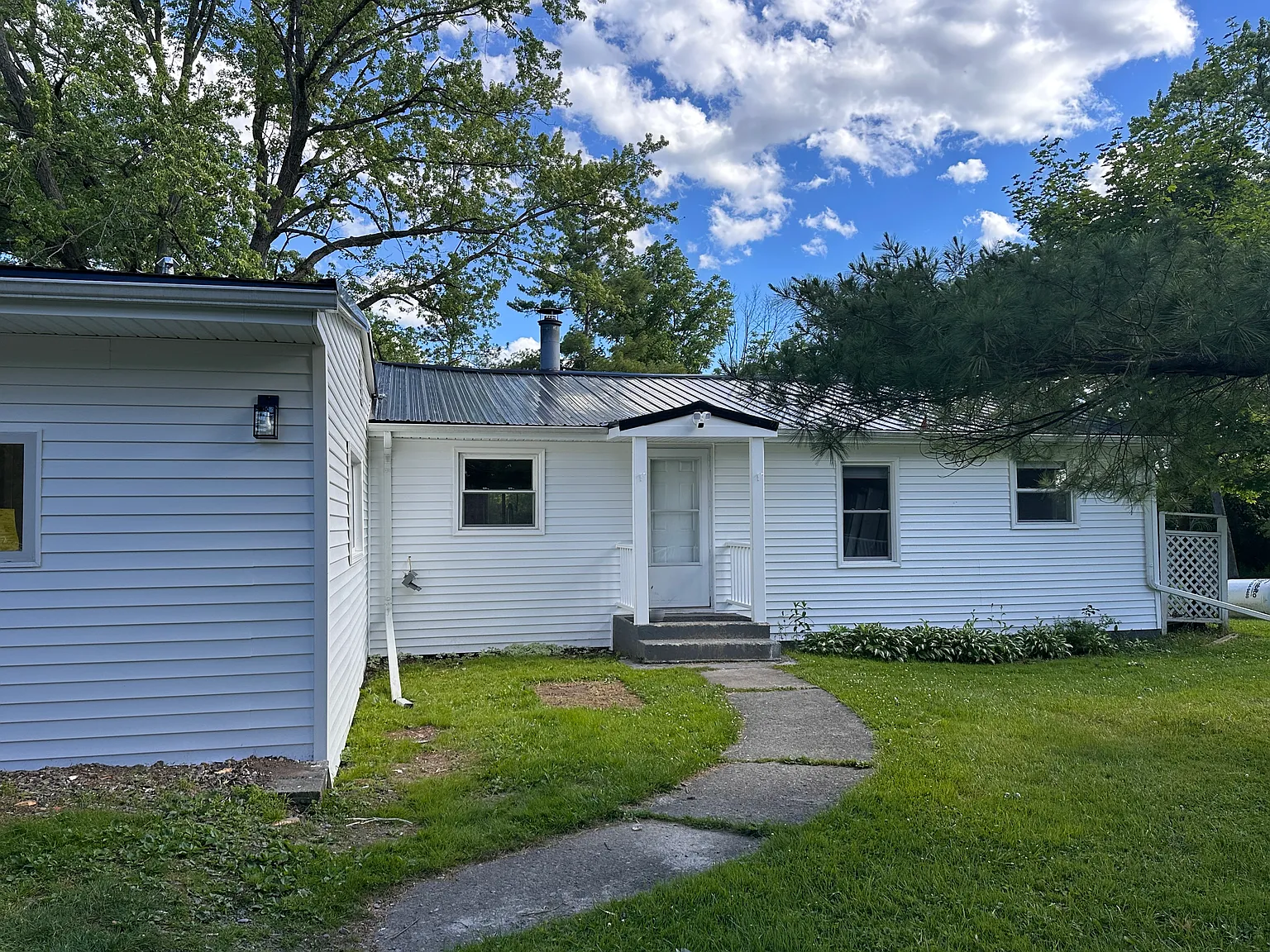 4 bed, 2.5 bath, 1650 sqft, $3,850 — Photo 1