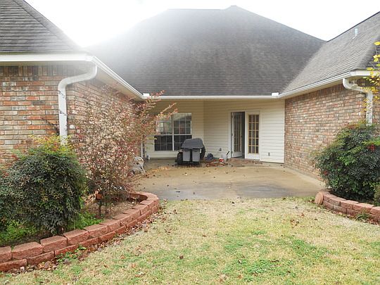 5th image of 909 W Pointe Dr