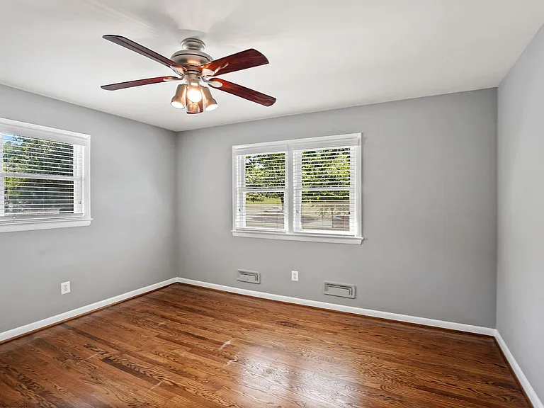 1100 Maple Ave E — Photo 41