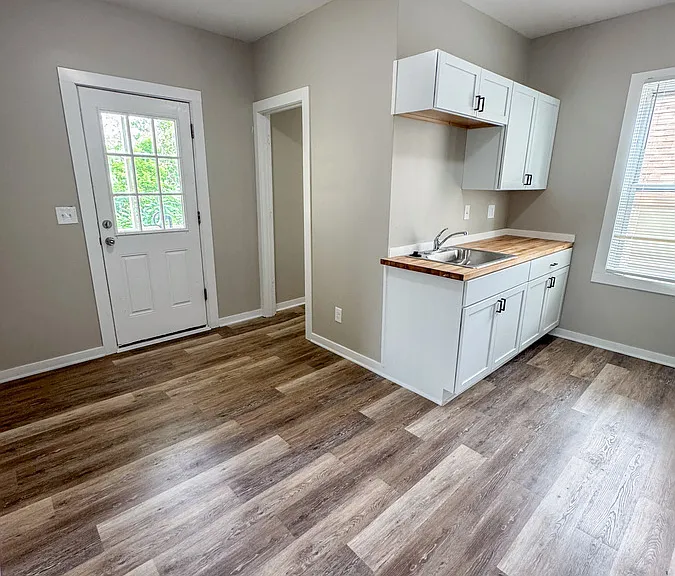 946 Muskegon Ave NW #4 — Photo 2