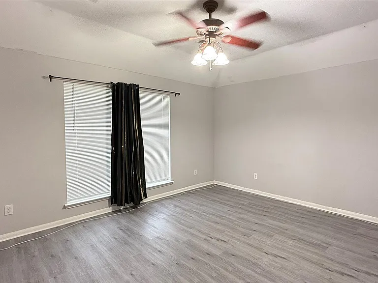 4919 Lochman Ln — Photo 11