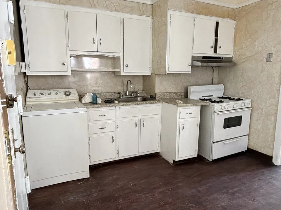 891 Livonia Ave #2
