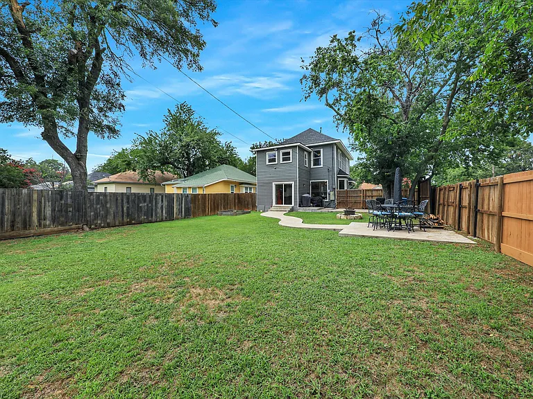 1200 W Walker St — Photo 36