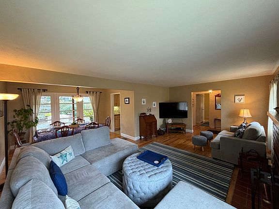 5th image of 705 Hillcrest Ave