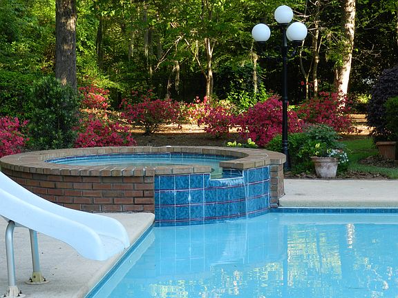 Hot tub flows into pool