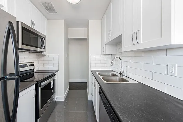 1619 Dufferin Street — Photo 3
