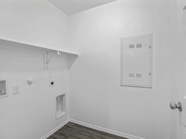 4541 Benham Dr — Photo 14