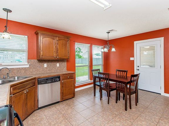 5th image of 15504 Oakstone Dr