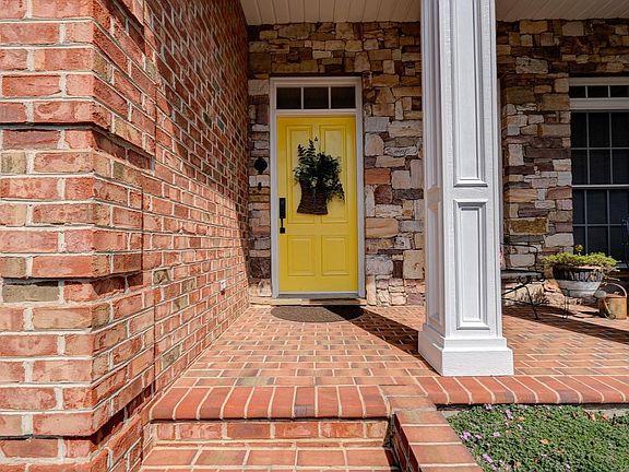 5th image of 255 Stoneledge Dr