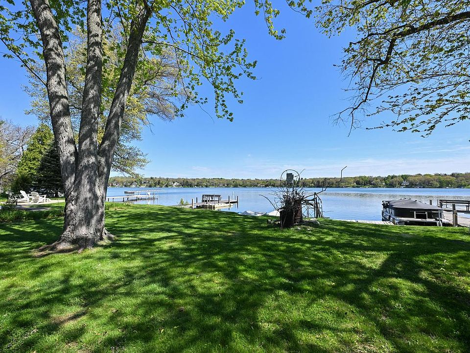 1st image of W944 Shorewood DRIVE