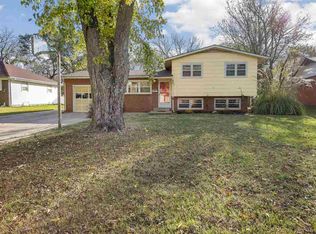452 S Spring Creek Dr, Derby, KS 67037