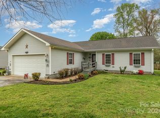 425 Mirror Lake Rd, Salisbury, NC 28146