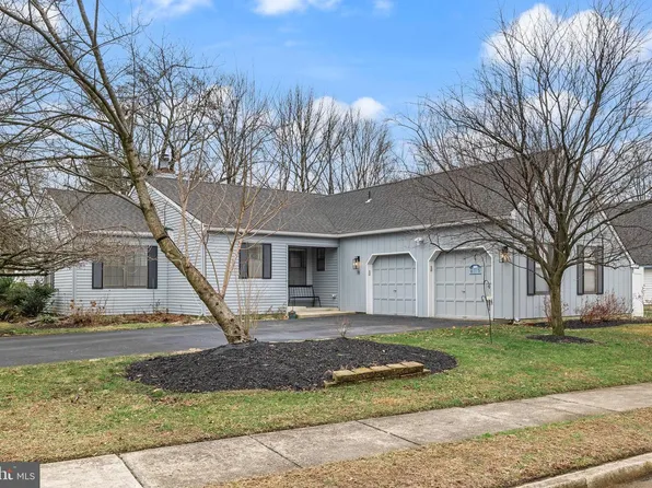 18 Embassy Ct, Cherry Hill, NJ 08002