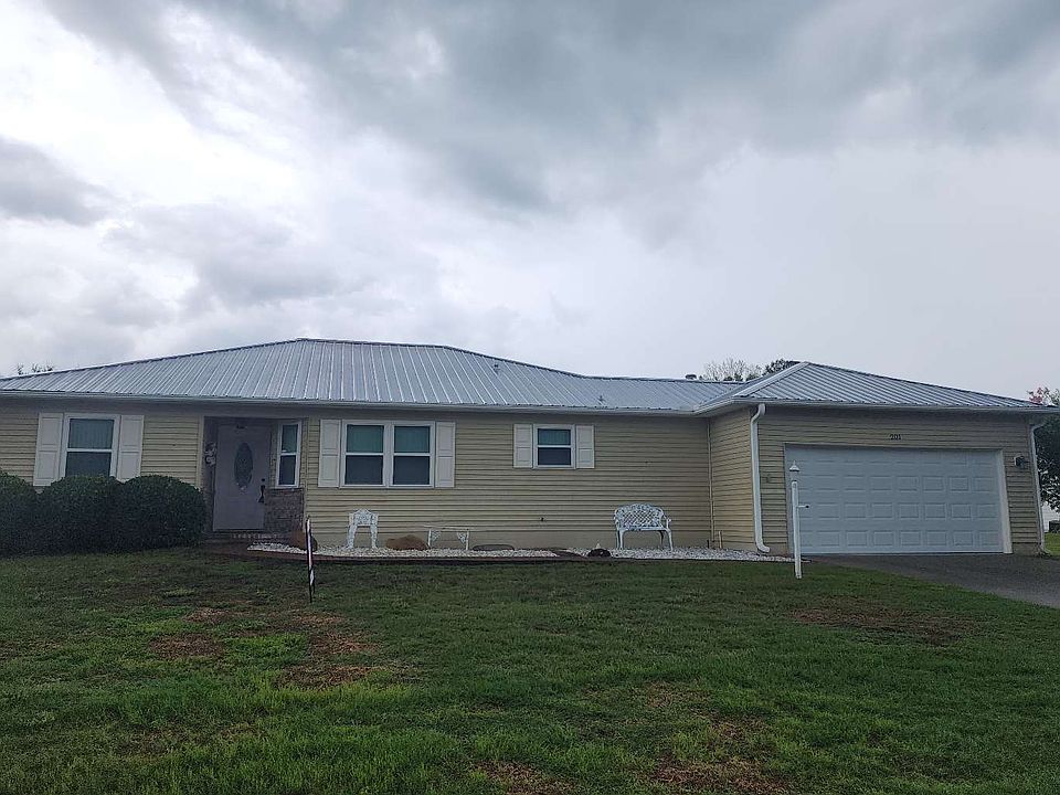 1st image of 201 SE Willow Dr