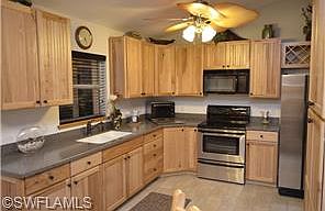 5th image of 906 SW 37th St