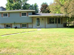 8085 Hill Rd, Swartz Creek, MI 48473