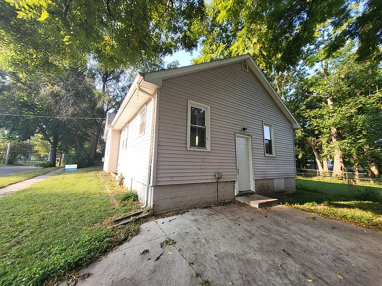 3916 Cambridge St — Photo 25