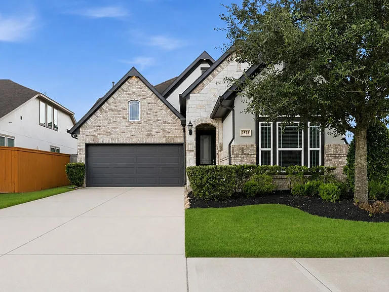 2523 Owen Bend Dr — Photo 1