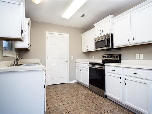5th image of 1401 Laurie Ln