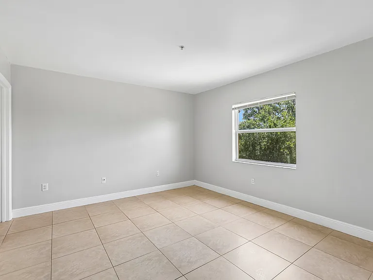 The Oaks Condominium — Photo 82