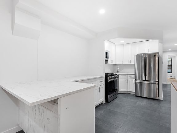 5th image of 250 W 74th St