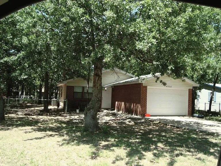 4938 Blue Water Cir — Photo 1
