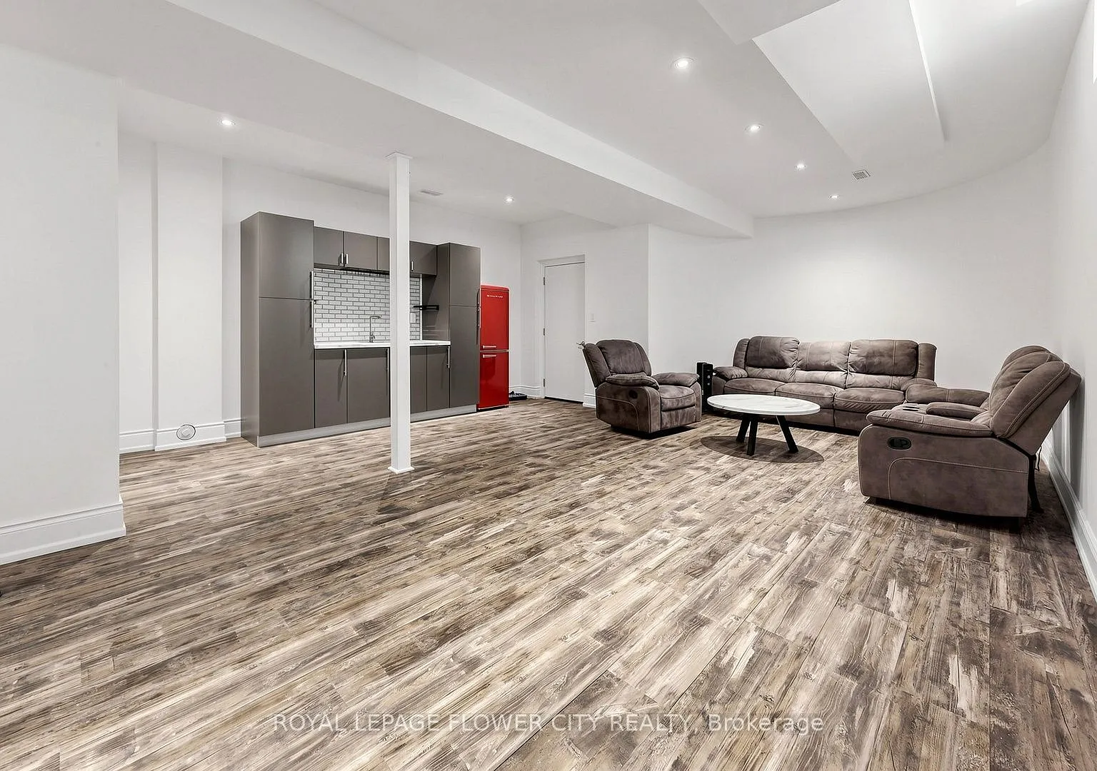 7 bed, $8,000 — Photo 3
