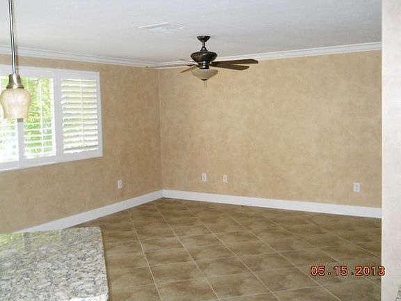 4th image of 222 Saint Andrews Blvd