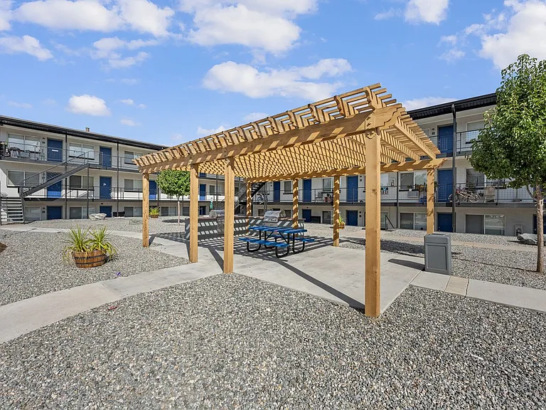 Phoenix Apartments — Photo 18