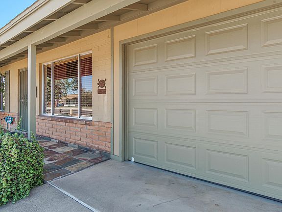 3rd image of 2433 E VISTA Drive