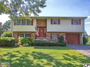 406 Fairway Dr, Mechanicsburg, PA 17055