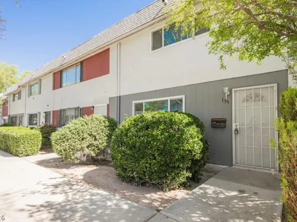 135 Greenbriar Townhouse Way, Las Vegas, NV 89121