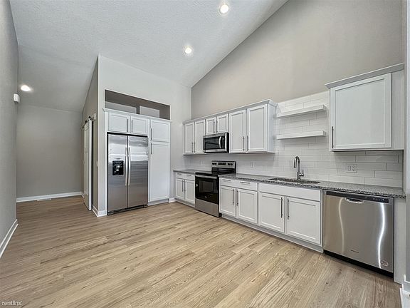 KENTWOOD - Kitchen 2