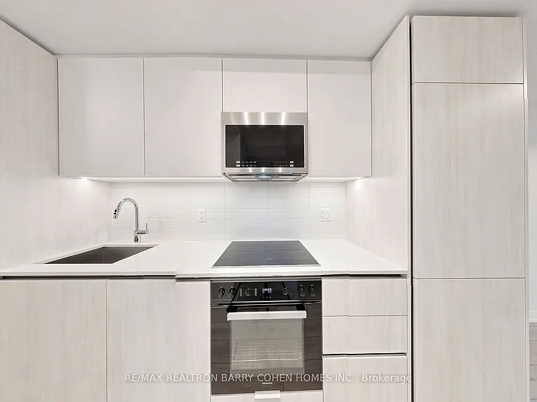 400 King St W #1922 — Photo 16