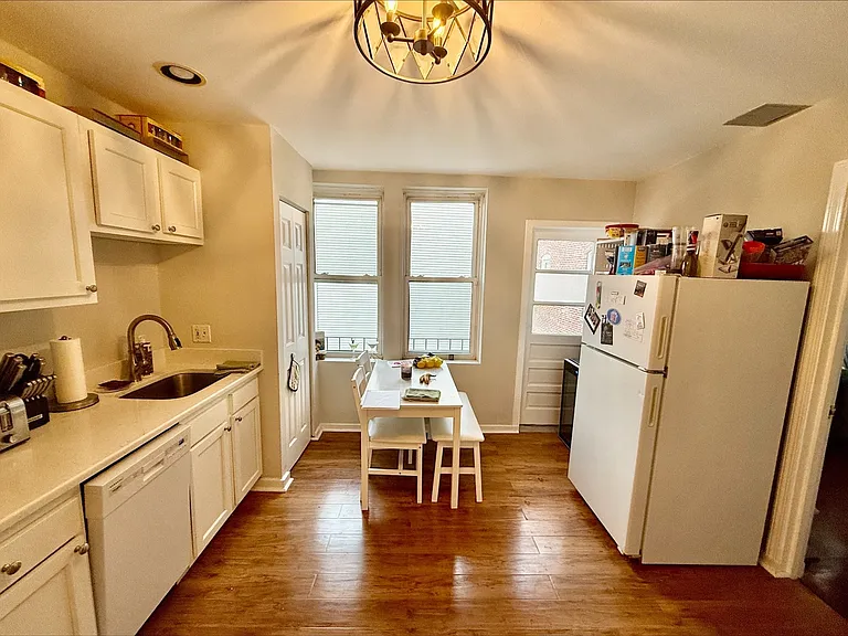 212 Hanover St #2 — Photo 7