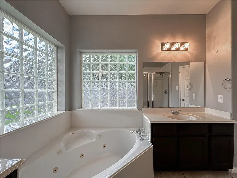 6810 Summer Bridge Ln — Photo 37