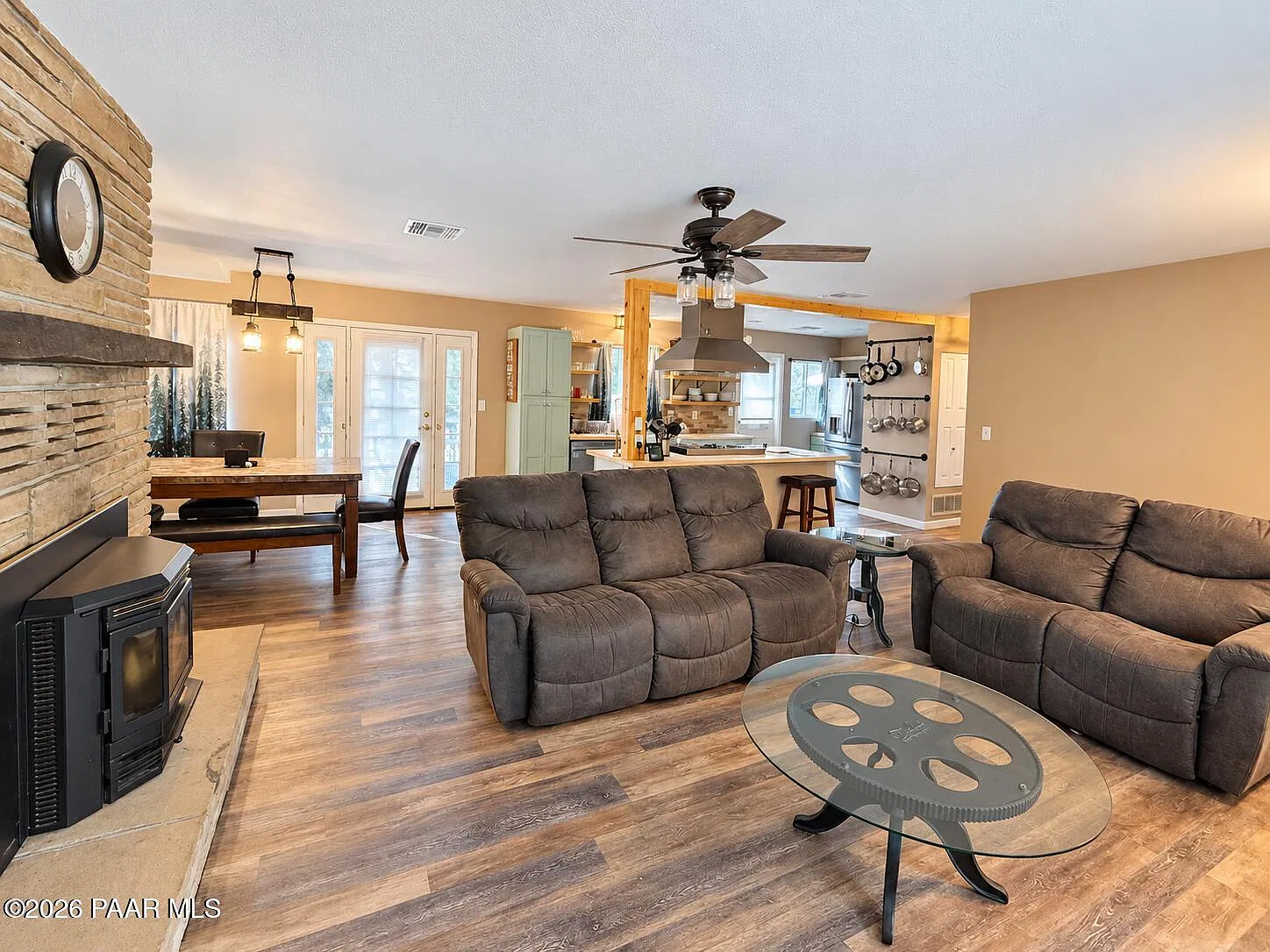 3 bed, 1464 sqft, $2,400 — Photo 3