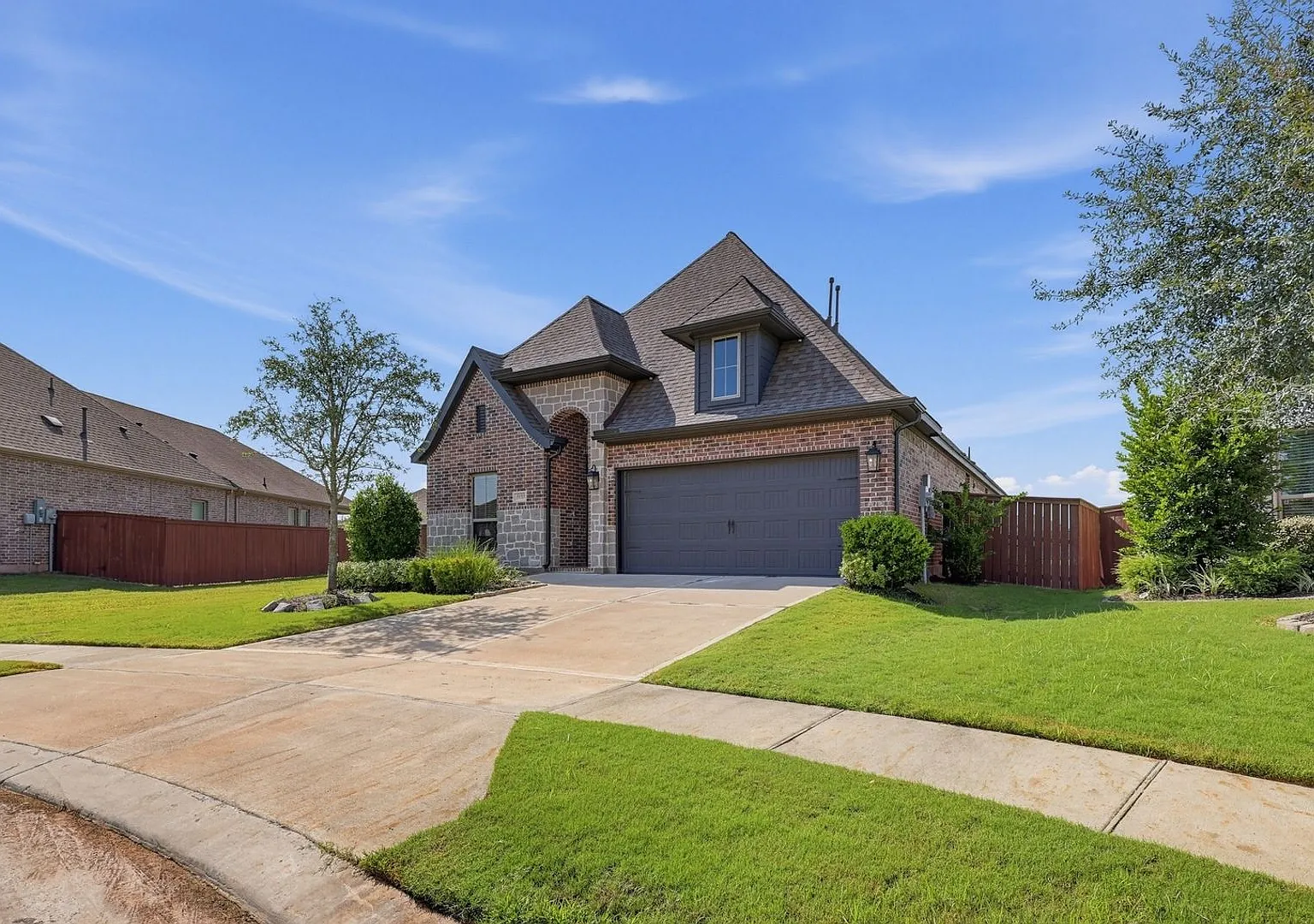 Charming 4BR House in Manvel — Photo 2
