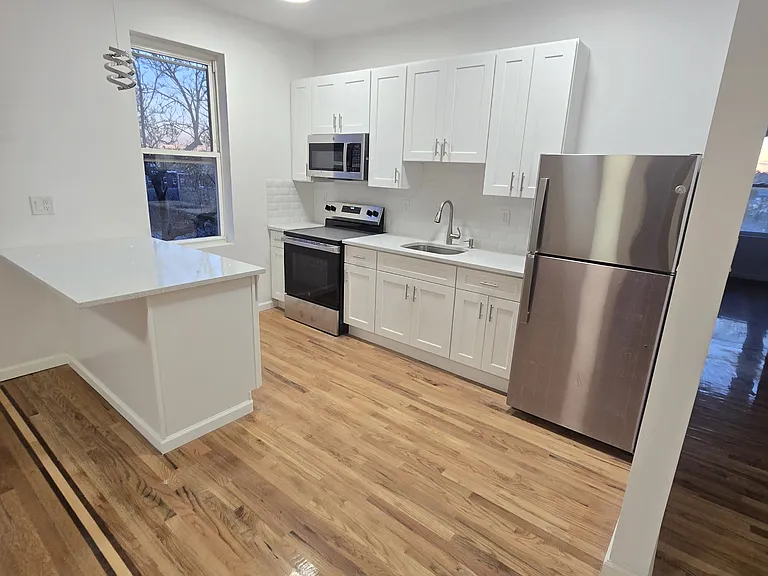 1023 Wilcox Ave #2 — Photo 4