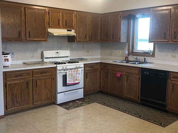 5th image of 8835 N Chester Ave #3